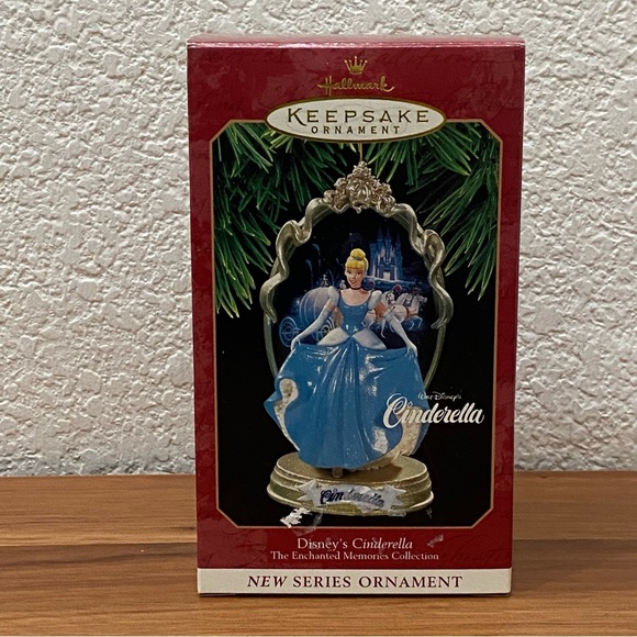Vintage 1997 DISNEY Hallmark Cinderella Christmas Tree Ornament - Picture 3 of 15